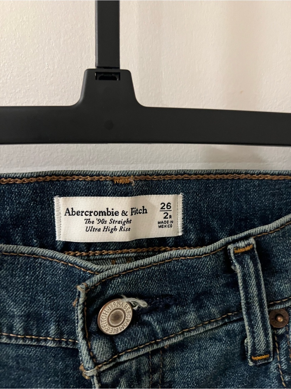 Abercrombie & Fitch 90s Straight Ultra High Rise - Picture 3 of 3